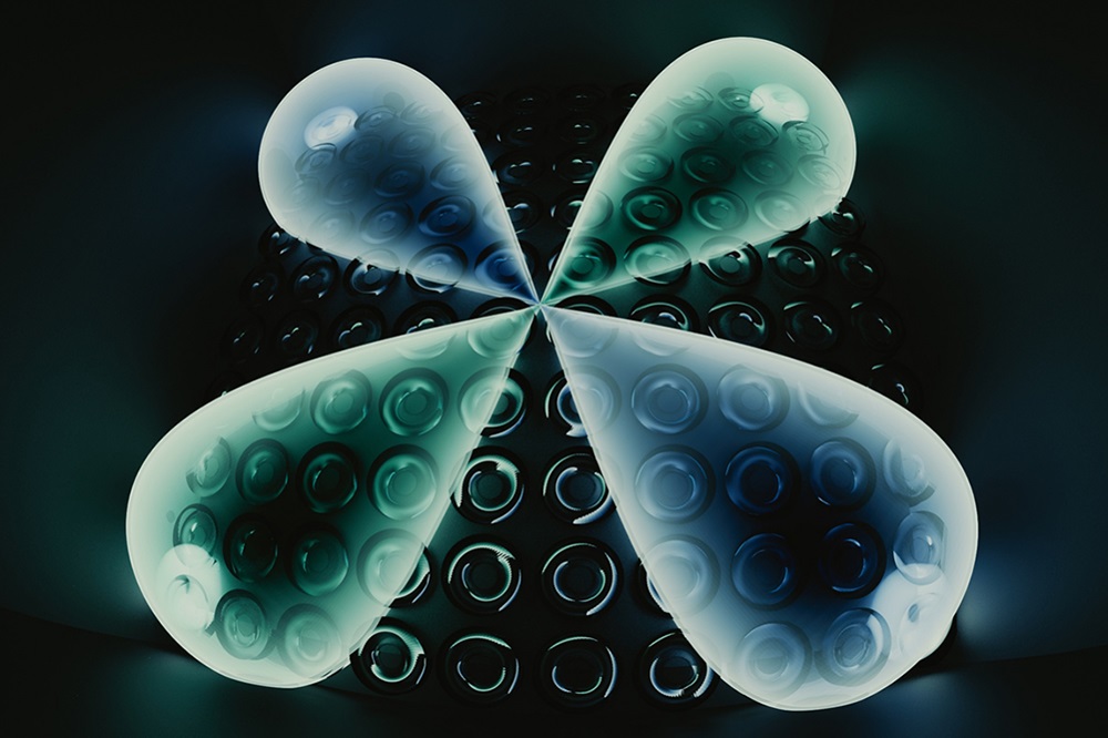 A silicon chip that keeps light in the corners using the physics of quadrupoles and topology. Credit: E. Edwards/JQI