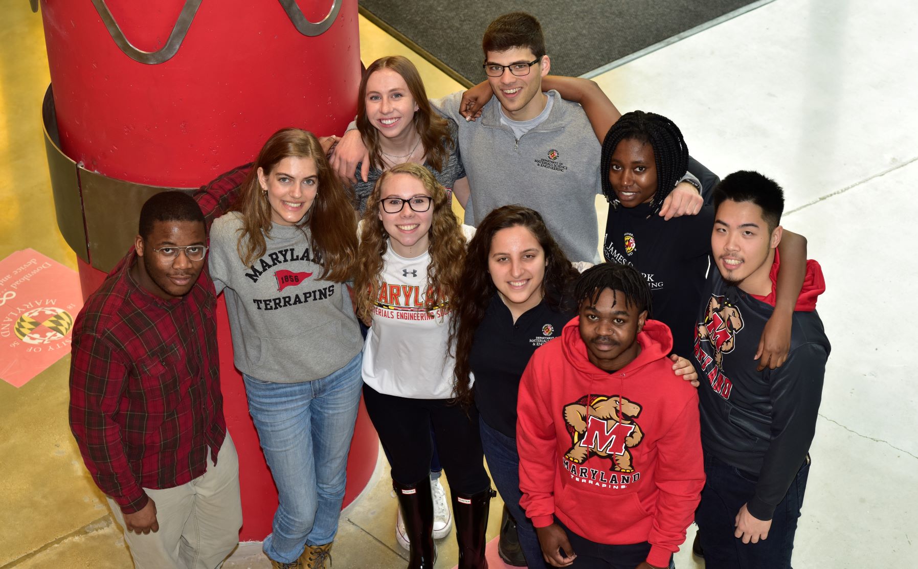 A diverse group of Materials Science Undergraduate Students